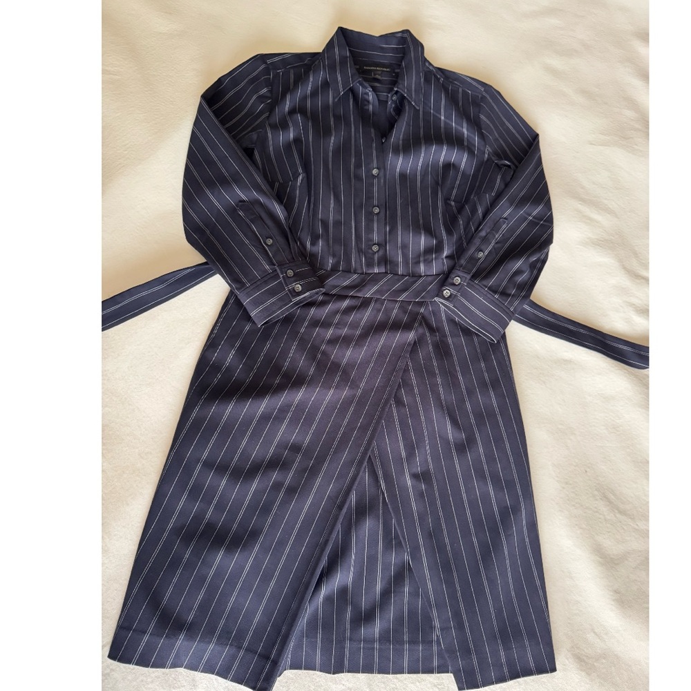 Banana Republic Banana Republic Pinstripe 
Tie-Waist Shirtdress. Size: 6 - Picture 7 of 12